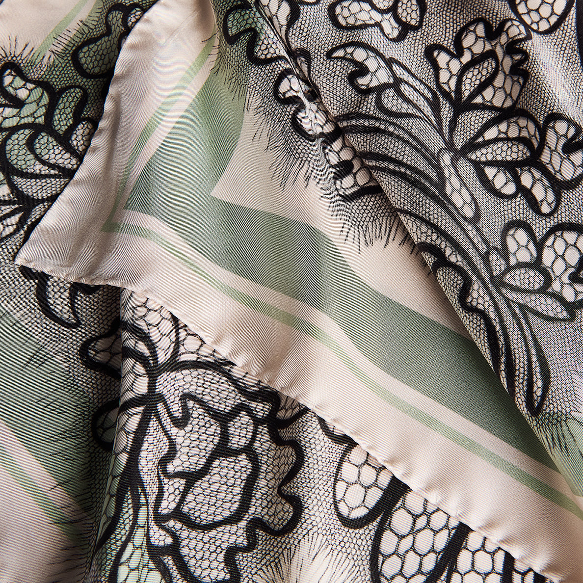 AMOR FATI - Silk scarf 90x90cm (Pastel Green)