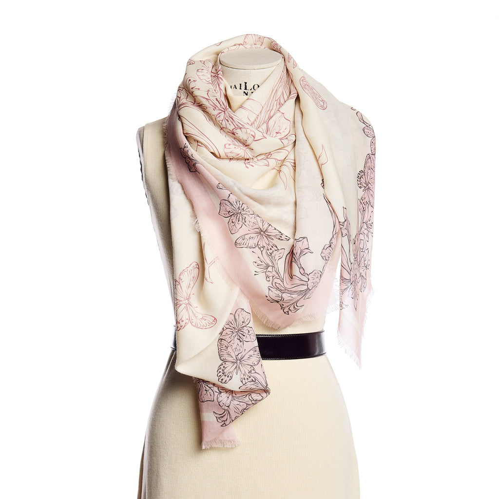 POST FATA RESURGO - Shawl 140x140cm (Light Pink)